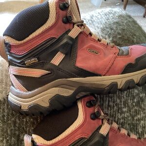 KEEN Targee Women's Waterproof Hiking Boots - Red and Black